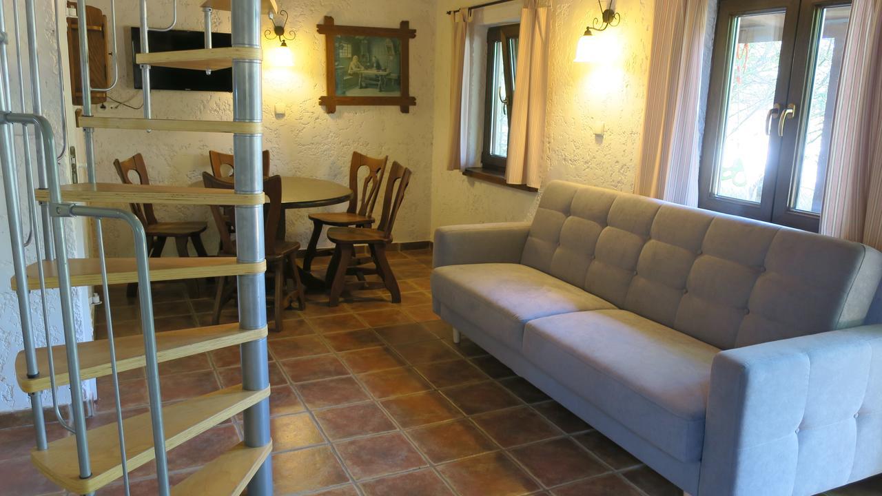 Osada Pod Czerwonym Debem - Czarny Mlyn Vila Jastrzębia Góra Exterior foto
